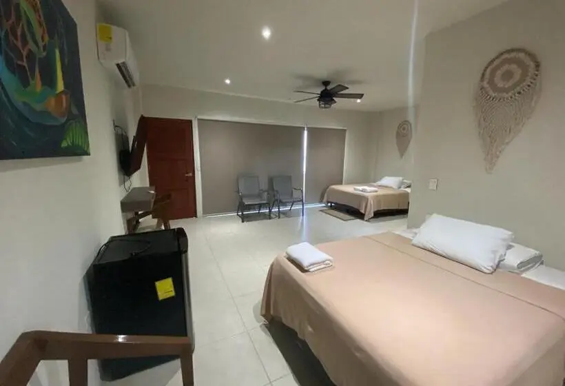 اتاق استاندارد چهار تخته با چشم‌انداز دریا, Cuxos Hotel Beachfront