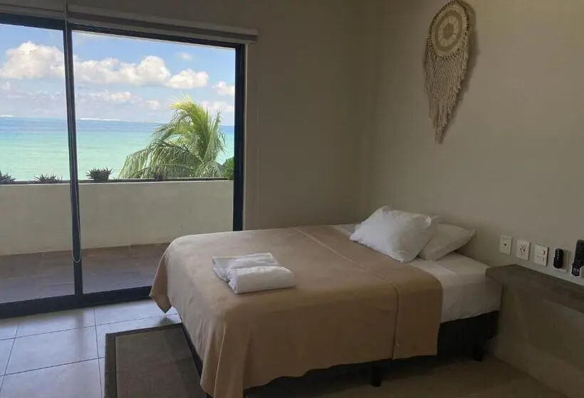 اتاق استاندارد چهار تخته با چشم‌انداز دریا, Cuxos Hotel Beachfront
