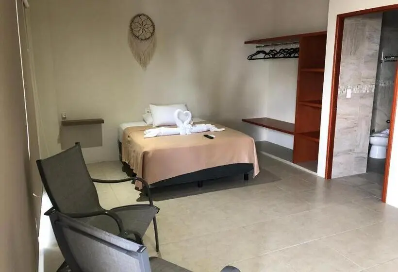 اتاق استاندارد چهار تخته با چشم‌انداز دریا, Cuxos Hotel Beachfront