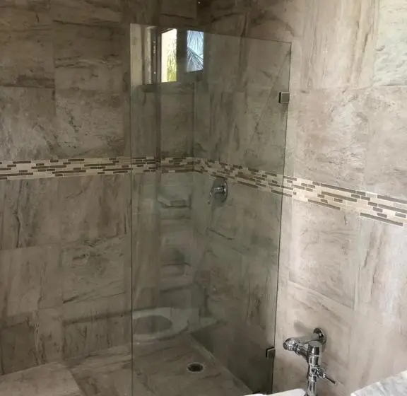 اتاق استاندارد چهار تخته با چشم‌انداز دریا, Cuxos Hotel Beachfront