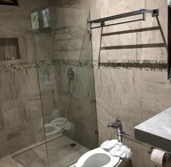 اتاق استاندارد چهار تخته با چشم‌انداز دریا, Cuxos Hotel Beachfront
