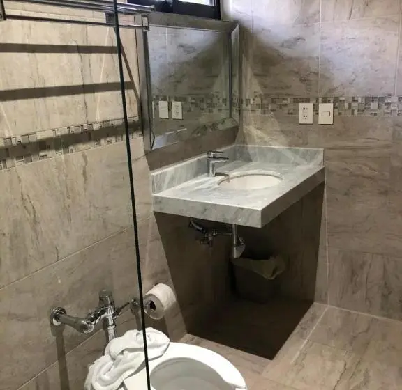 اتاق استاندارد چهار تخته با چشم‌انداز دریا, Cuxos Hotel Beachfront