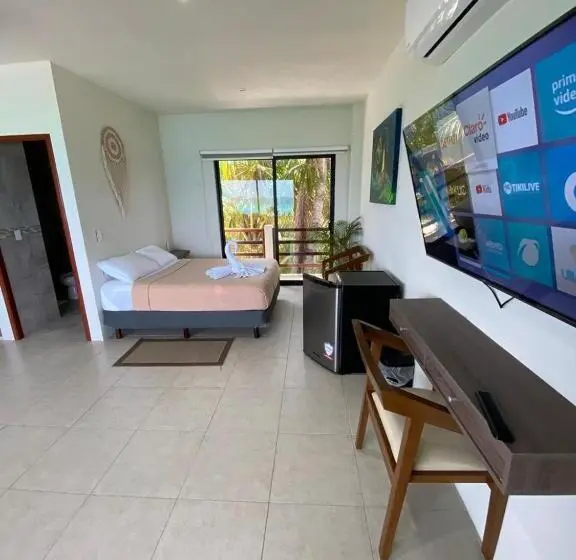 اتاق استاندارد چهار تخته با چشم‌انداز دریا, Cuxos Hotel Beachfront