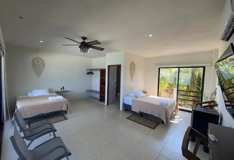 اتاق استاندارد چهار تخته با چشم‌انداز دریا, Cuxos Hotel Beachfront