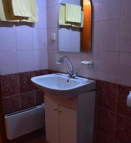 スタンダードトリプルルーム, Family Hotel Bashtina Kashta