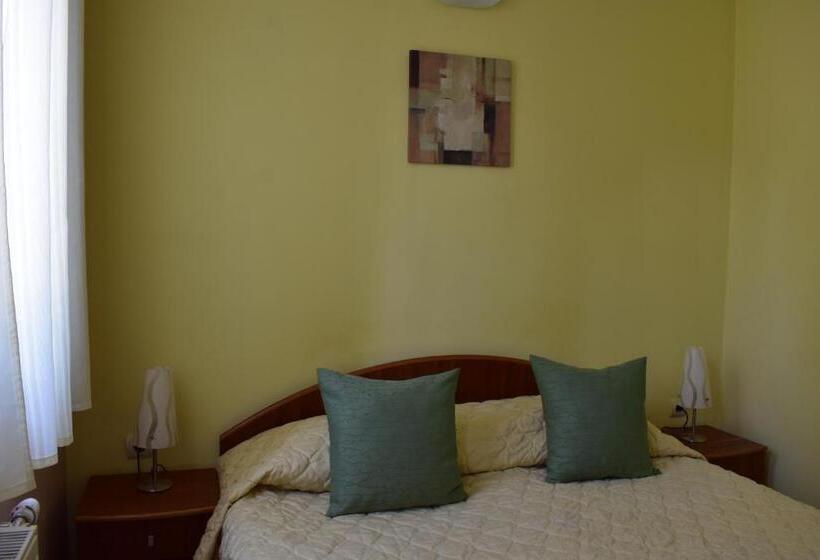 جناح, Family Hotel Bashtina Kashta