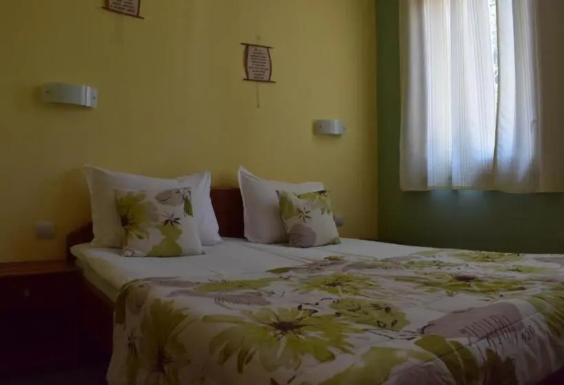 コンフォートルーム, Family Hotel Bashtina Kashta