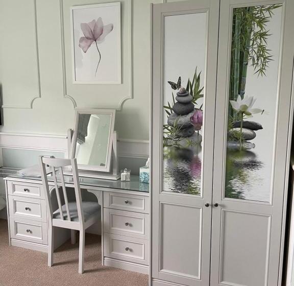 סוויטה דלוקס, Carlton Court