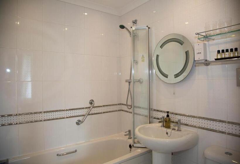 חדר דלוקס, Carlton Court