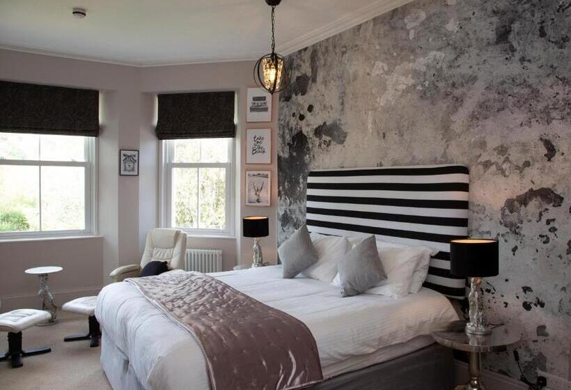 חדר דלוקס, Carlton Court