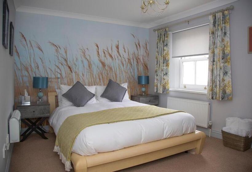 חדר סופריור, Carlton Court