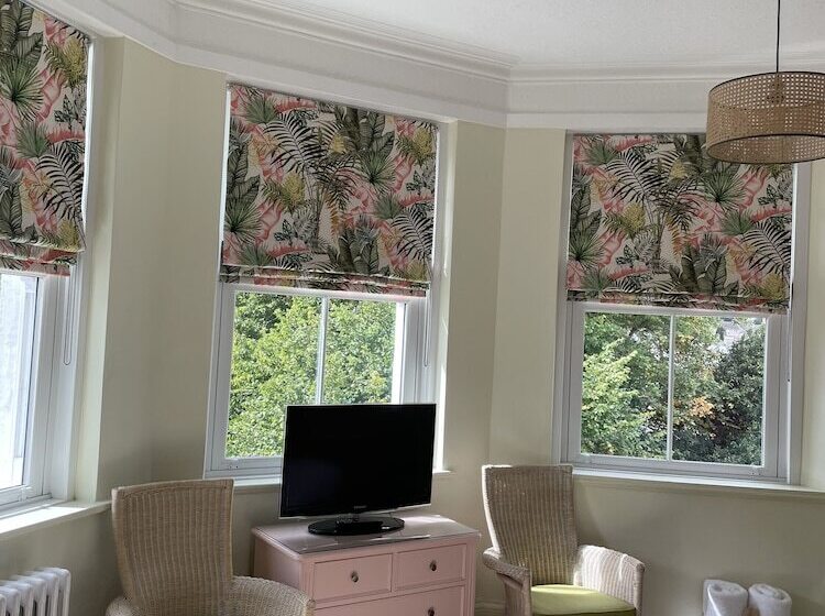 חדר סופריור, Carlton Court