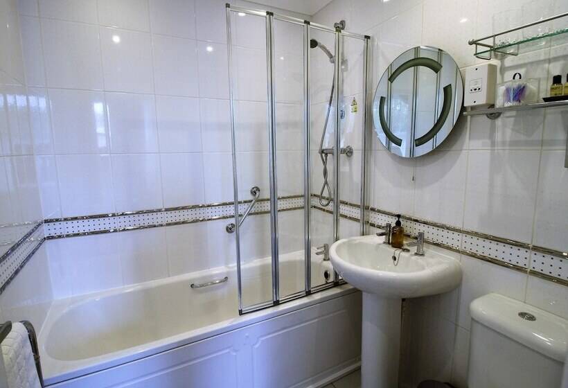 חדר סופריור, Carlton Court