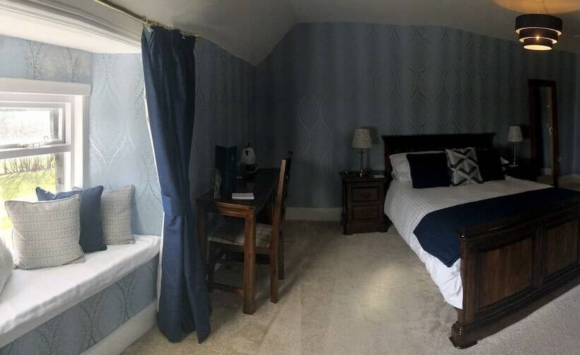 Номер Deluxe, Oswald House
