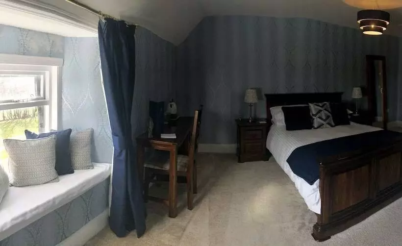 デラックスルーム, Oswald House