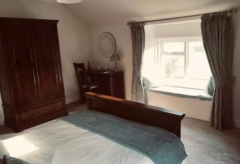 デラックスルーム, Oswald House