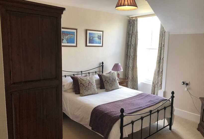 Номер Стандарт, Oswald House