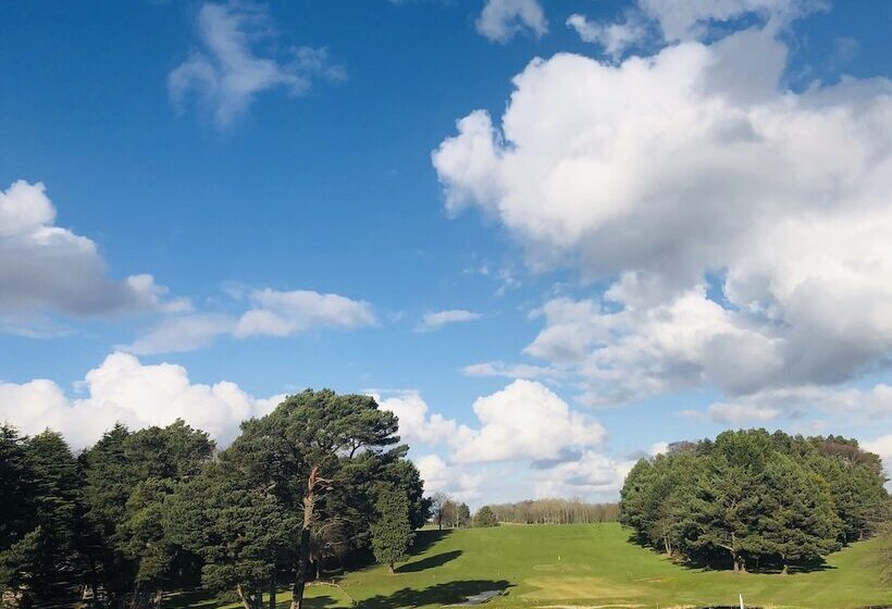 Номер Стандарт, Oswald House