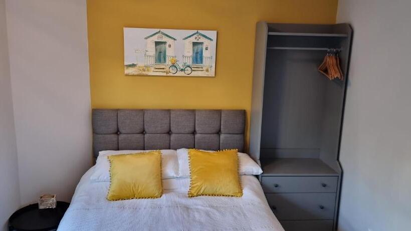 חדר בסיסי, Rowcroft Lodge