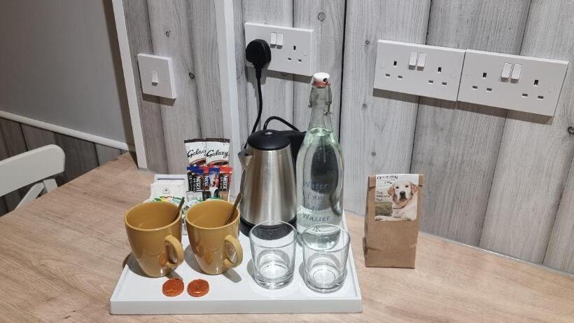 סוויטה משפחתית, Rowcroft Lodge