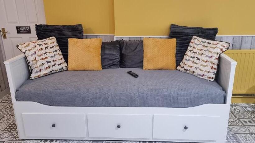 סוויטה משפחתית, Rowcroft Lodge