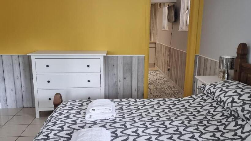 סוויטה משפחתית, Rowcroft Lodge