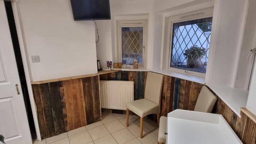 חדר סטנדרט עם מיטת קינג, Rowcroft Lodge