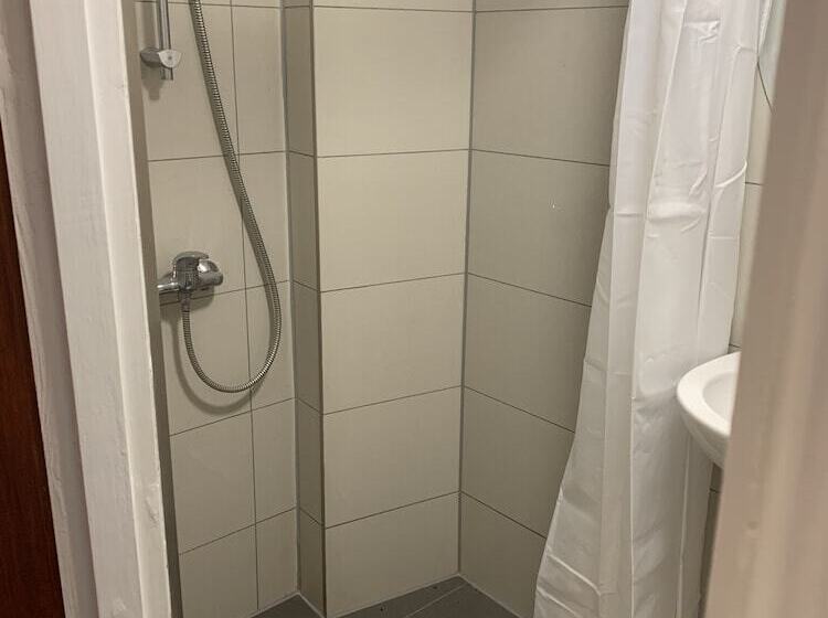 四人标准间, St Simeon