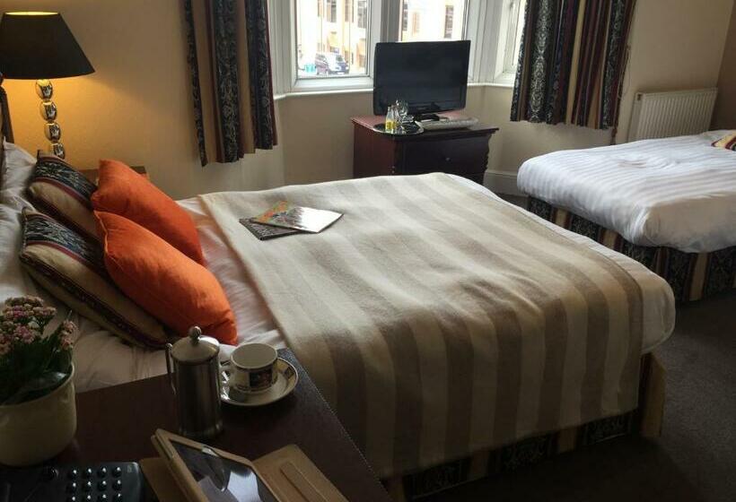 Семейный Номер, Taunton Town House