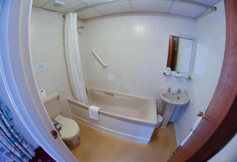 חדר משפחתי, The Mayfair