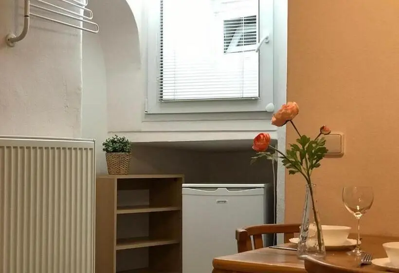 Economy Quadruple Room, Pension Crhan