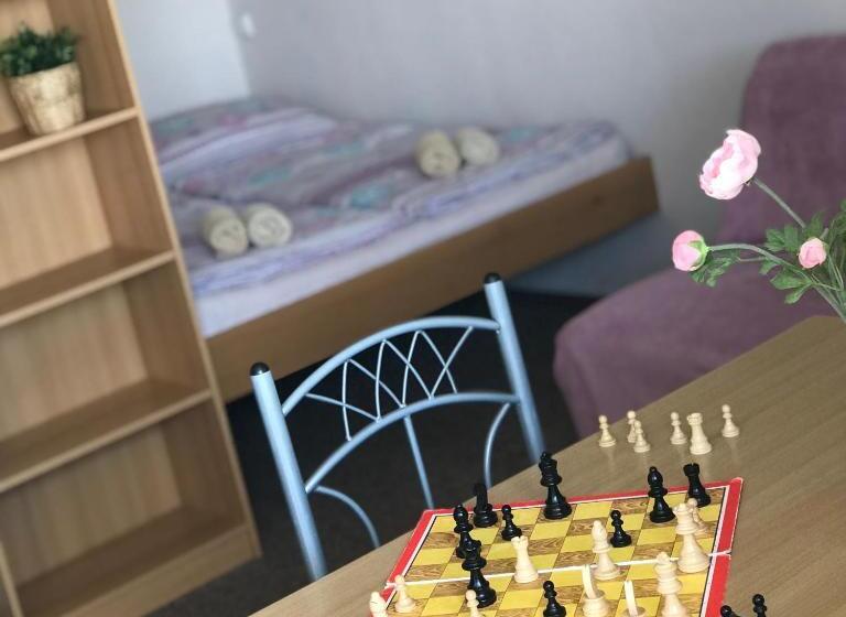 غرفة قياسية رباعية مزودة بشُرفة, Pension Crhan