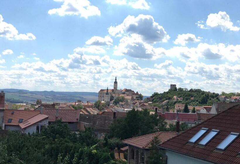 غرفة قياسية رباعية مزودة بشُرفة, Pension Crhan