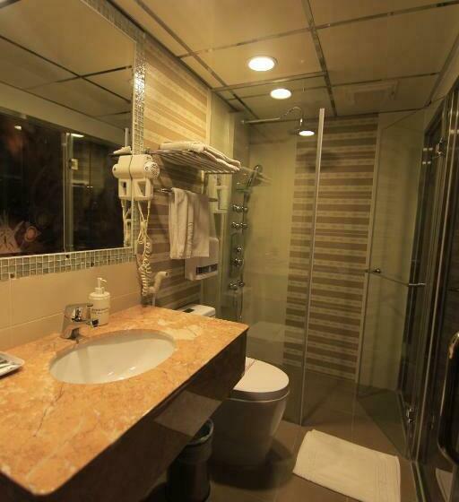 اتاق استاندارد چهار تخته, Wonderful Hall