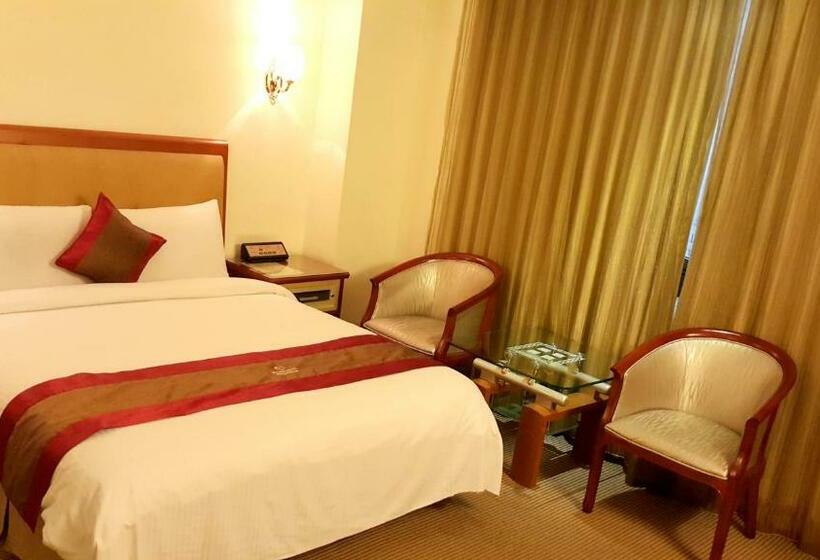 اتاق اکونومی, Wonderful Hall