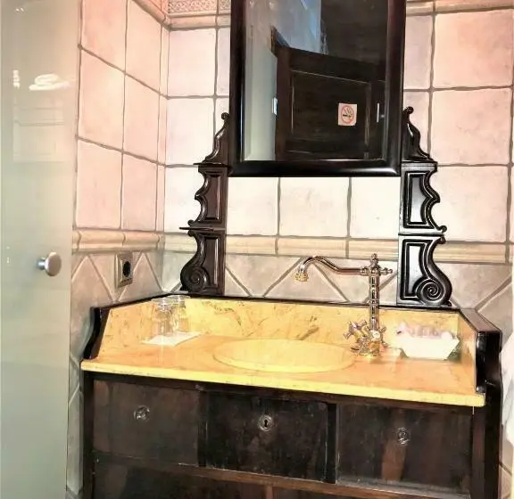 スタンダードルーム, La Casa Dels Poetes