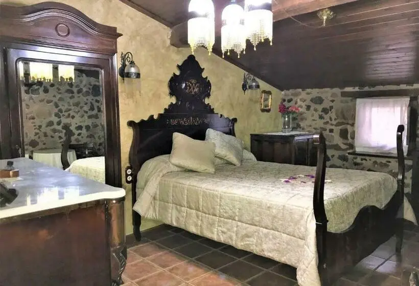 スタンダードルーム, La Casa Dels Poetes