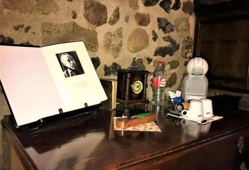 スタンダードルーム, La Casa Dels Poetes