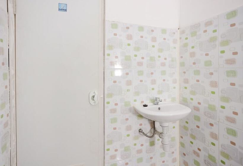 غرفة قياسية, Reddoorz Near Plaza Araya Malang