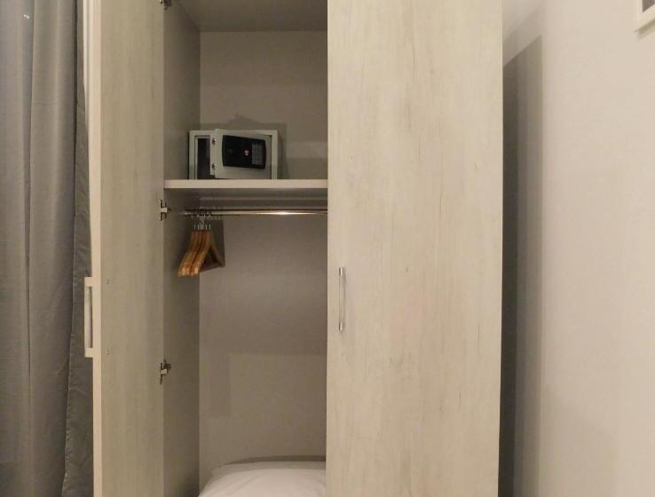 اتاق لوکس با تخت بزرگ, Scaramantico Rooms