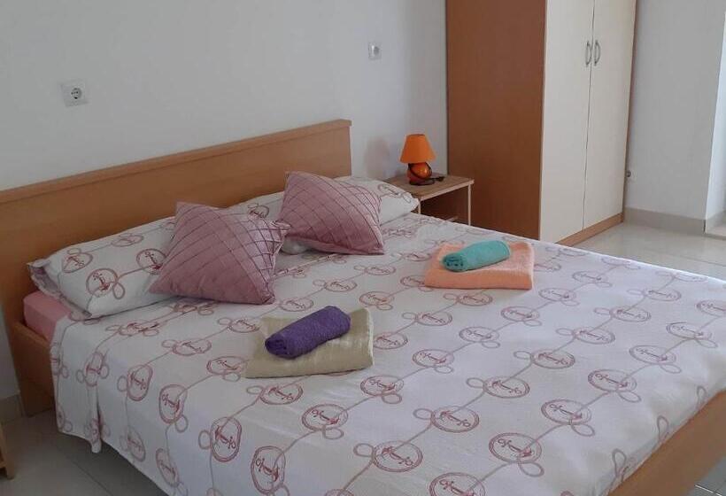 חדר סטנדרט נוף לים עם טרסה, Apartments Franka Saplunara