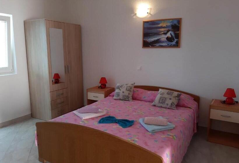 דירת חדר שינה עם טרסה ונוף לים, Apartments Franka Saplunara