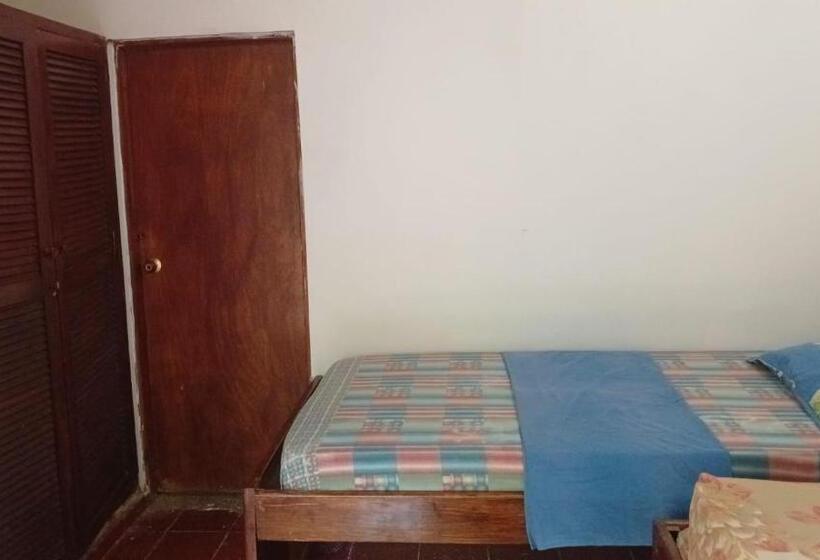 Chambre Triple Standard, Hospedaje Eden