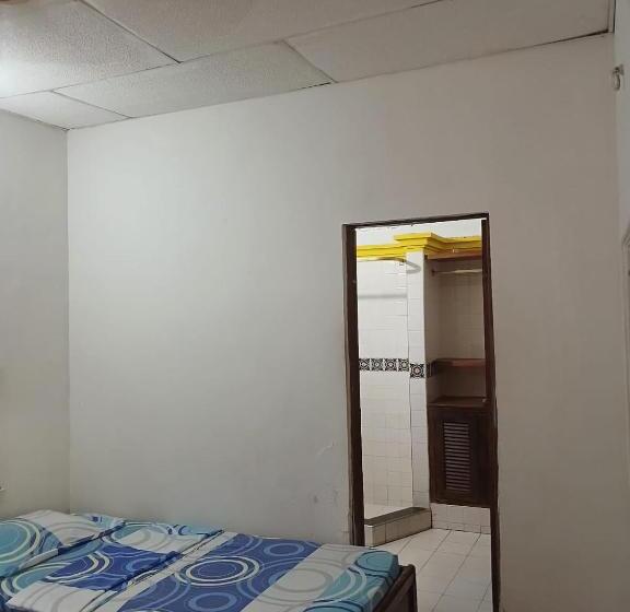 Chambre Triple Standard, Hospedaje Eden