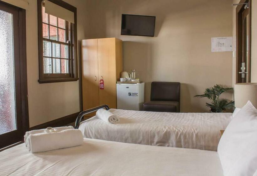 带阳台的三人标准间, Campsie