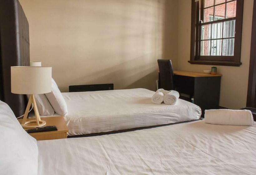 带阳台的三人标准间, Campsie