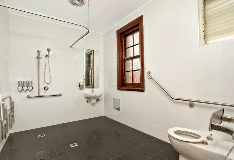 带阳台的三人标准间, Campsie