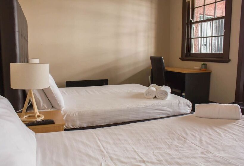 带阳台的三人标准间, Campsie