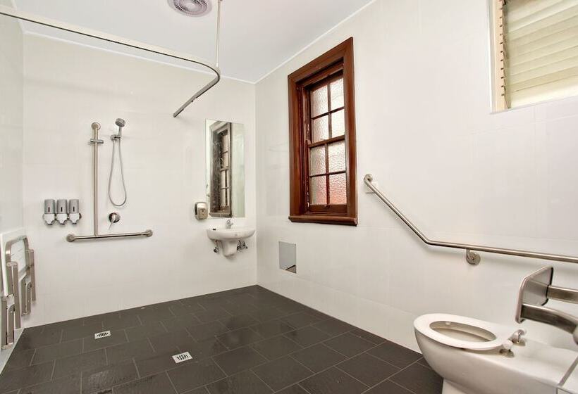 带阳台的三人标准间, Campsie