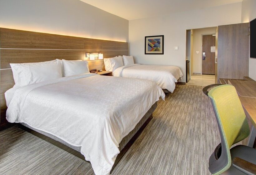 带2个双人床的标准工作室, Holiday Inn Express & Suites Charlotte Southwest, An Ihg